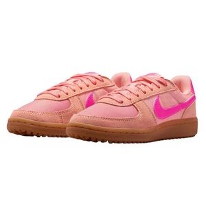 Nike Youth Sz 7 or Women’s size 8.5 NEW